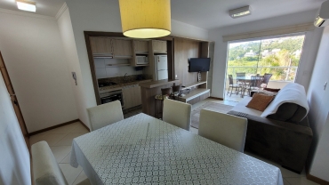 COD A10 – Apartamento com 2 dormitórios na praia de Bombas