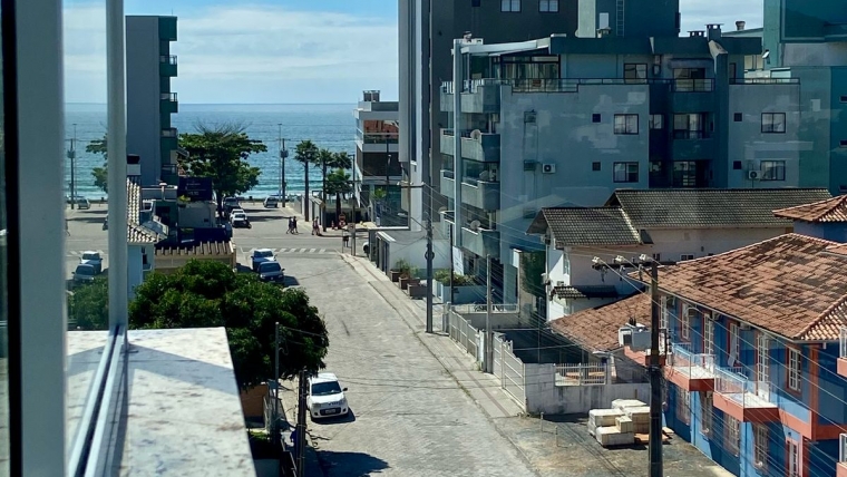 COD A2513 – Cobertura com 3 dormitórios na praia de Bombas