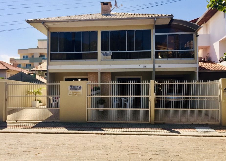 COD A160 – Sobrado com 2 dormitórios na praia de Bombas