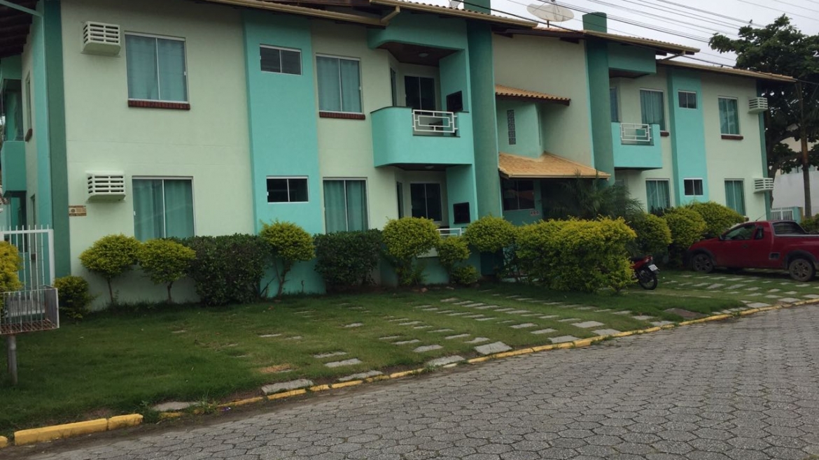 COD A2004 – Apartamento com 1 dormitório no centro de Bombinhas