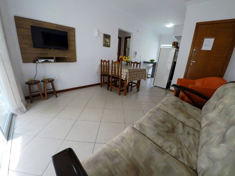 COD B013 – Apartamento com 2 dormitórios na praia de Bombas
