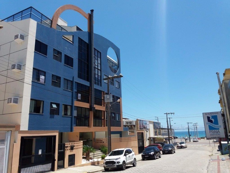 COD A5221 – Apartamento com 3 dormitórios na praia de Bombas
