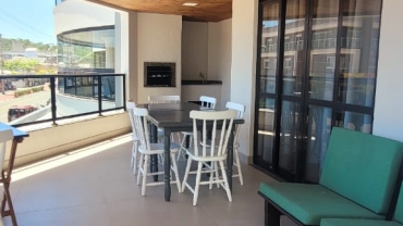 COD A049 – Apartamento com 4 dormitórios na praia de Bombas