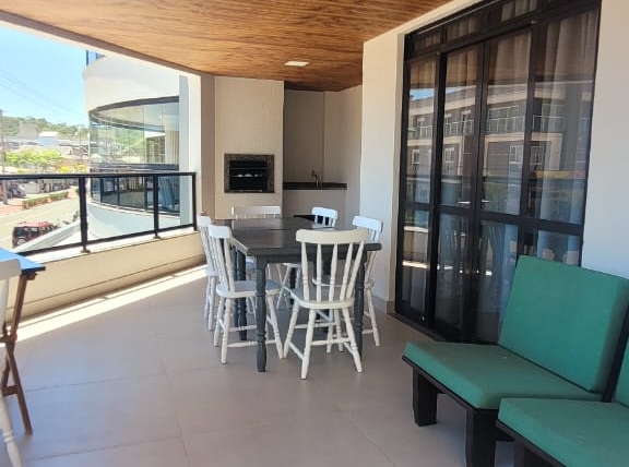 COD A049 – Apartamento com 4 dormitórios na praia de Bombas