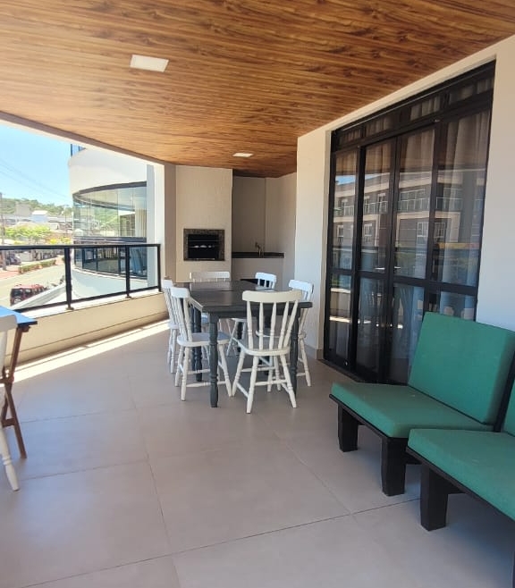 COD A049 – Apartamento com 4 dormitórios na praia de Bombas