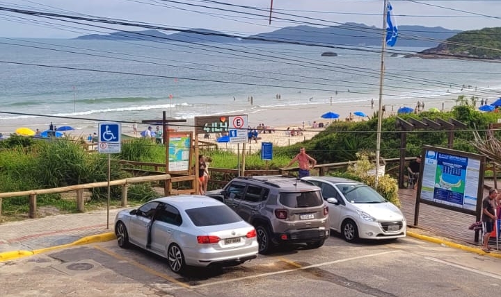 COD A0001 – Apartamento com 3 dormitórios na praia de 4 ilhas