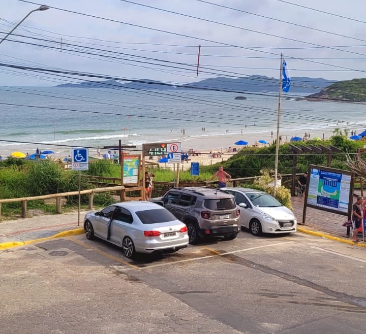 COD A0001 – Apartamento com 3 dormitórios na praia de 4 ilhas