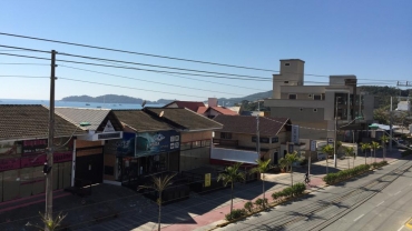Apartamento 2 Dormitórios em Bombas