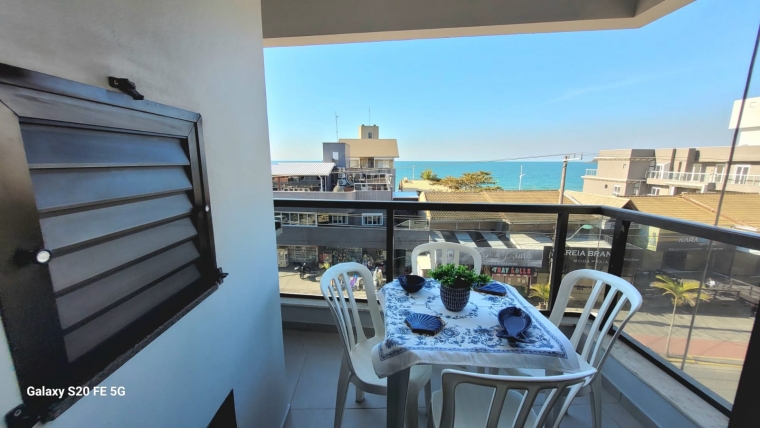 COD A098 – Apartamento com 2 dormitórios e vista para o mar de Bombas