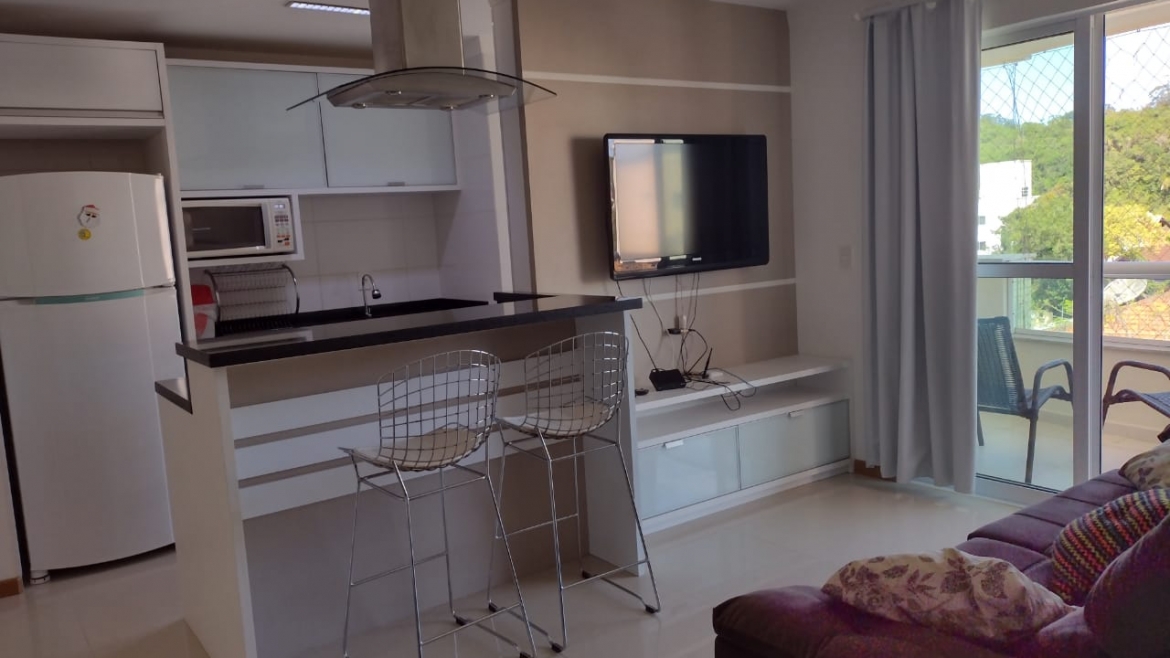 COD A858 – Excelente apartamento de 3 dormitórios na Praia de Bombas