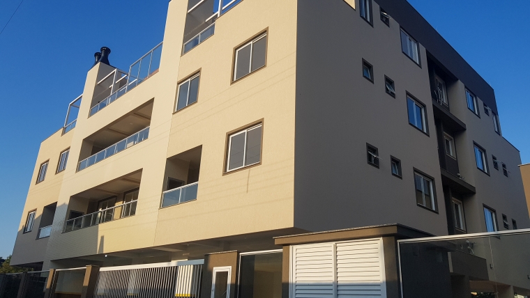 COD VA005 – Apartamento de 2 dormitórios, sendo 1 suíte no centro de Bombinhas