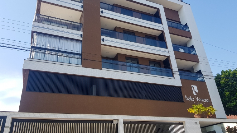 COD VA004 – Apartamento de 2 suítes próximo a Avenida principal de Bombas