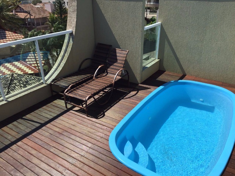 COD A274 – Cobertura com piscina privativa na praia de Bombas
