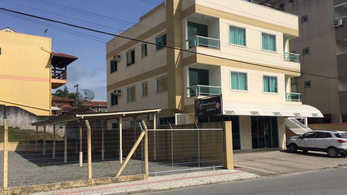 COD A423 – Apartamento com 2 dormitórios na praia de Bombas