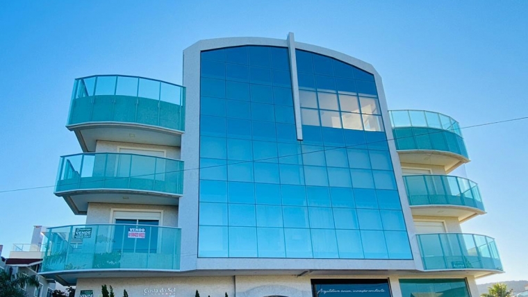 COD VA019 – Apartamento com 3 suítes localizado perto da praia à venda.
