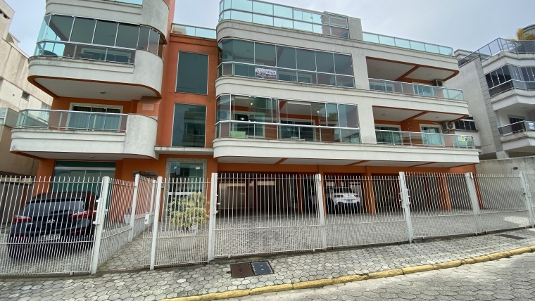 COD VA021 – Apartamento com 3 dormitórios sendo 1 suíte à venda em Bombas.
