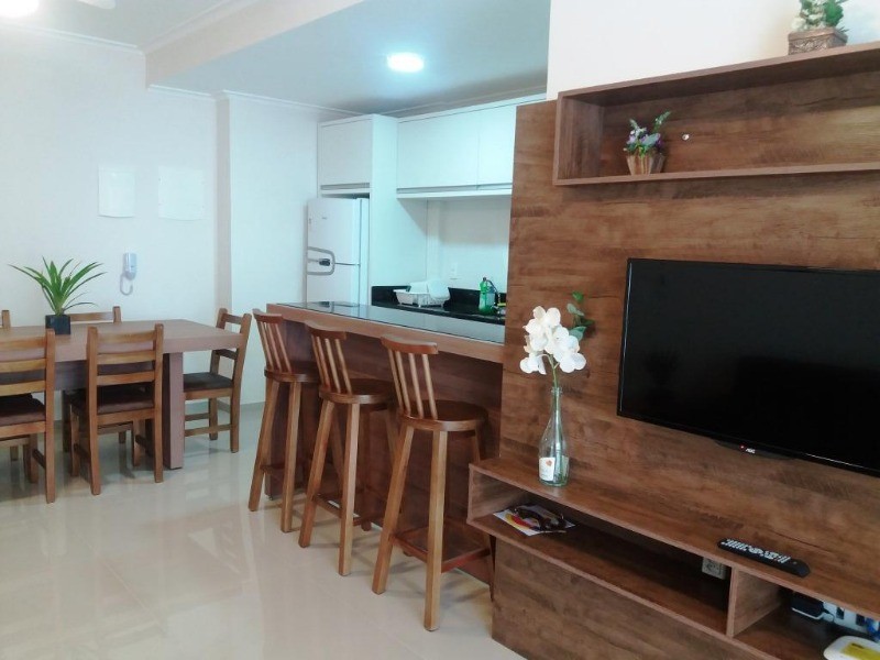 COD A013 – Excelente apartamento com 2 dormitórios na praia de Bombas