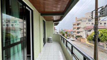 COD A070 – Excelente apartamento com 3 dormitórios e vista para o mar