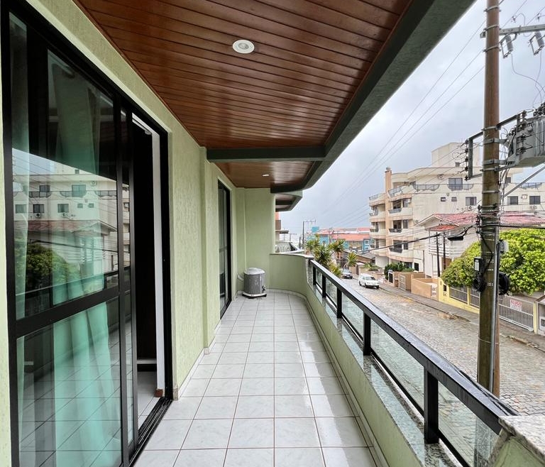 COD A070 – Excelente apartamento com 3 dormitórios e vista para o mar