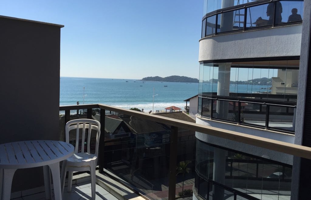 COD A122 – Cobertura com 2 dormitórios e terraço com vista para o mar