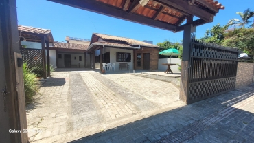 C431- CASA A 550 METROS DA PRAIA DE BOMBAS