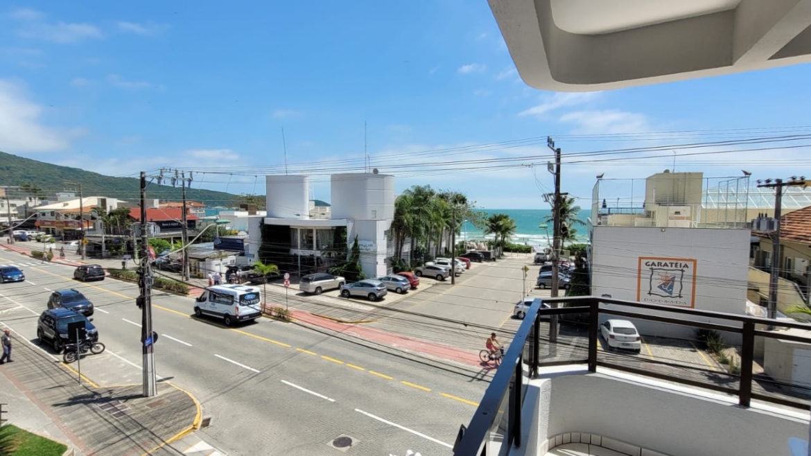 A246- APARTAMENTO SOBRE AVENIDA PRINCIPAL DE BOMBAS