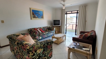 COD A002 – Apartamento com 3 dormitórios na avenida principal de Bombas