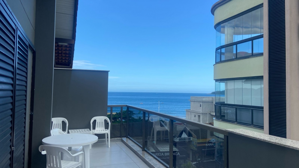 COD A3038- COBERTURA SOBRE AVENIDA PRINCIPAL DE BOMBAS