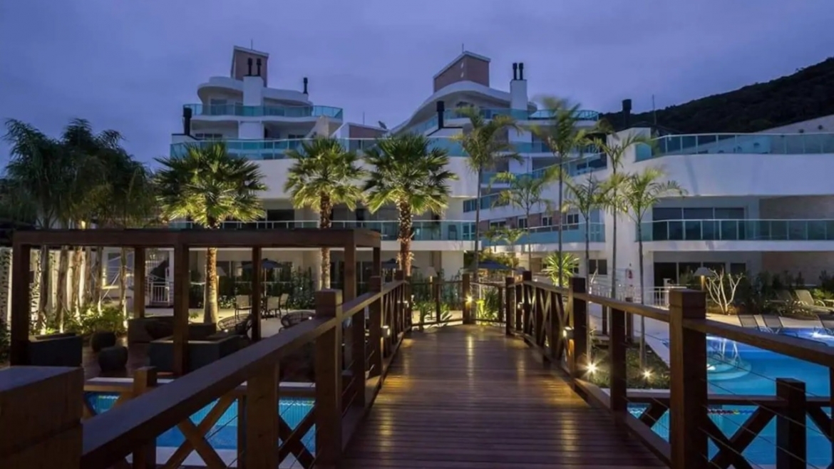 C556- APARTAMENTO BEIRA MAR DA PRAIA DE BOMBAS