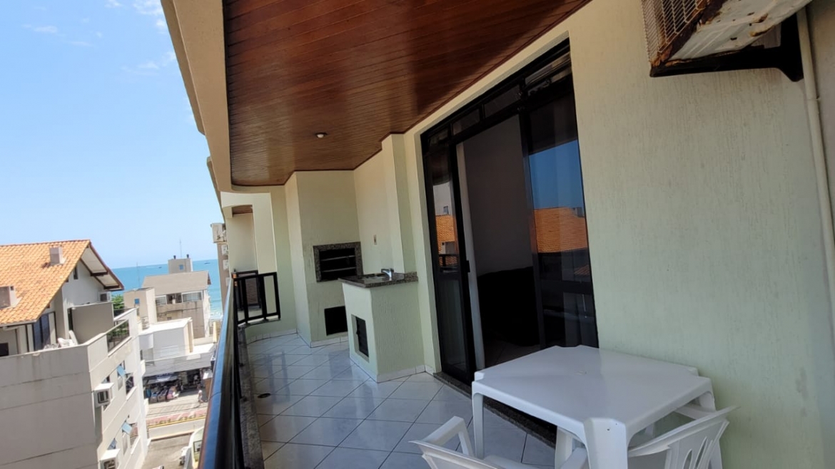 APARTAMENTO SOBRE AVENIDA PRINCIPAL DE BOMBAS