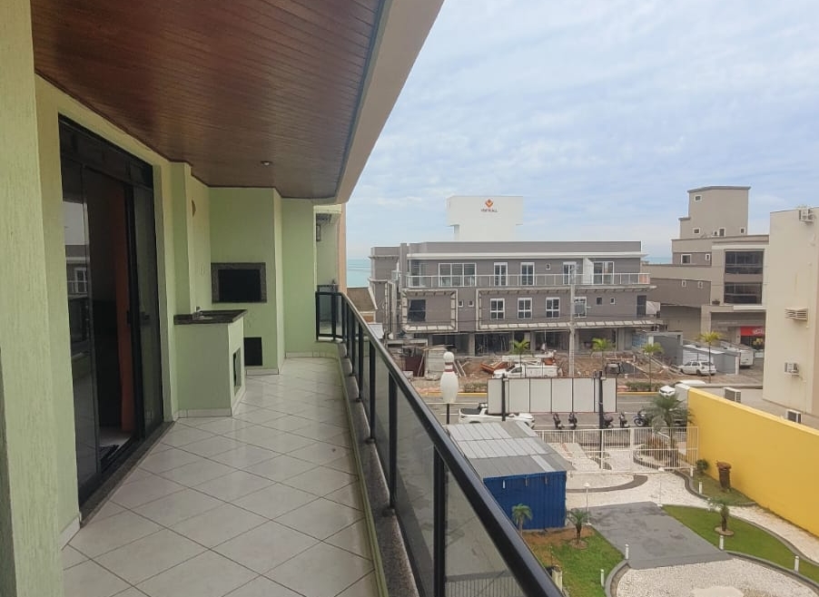 APARTAMENTO SOBRE A AVENIDA PRINCIPAL DE BOMBAS